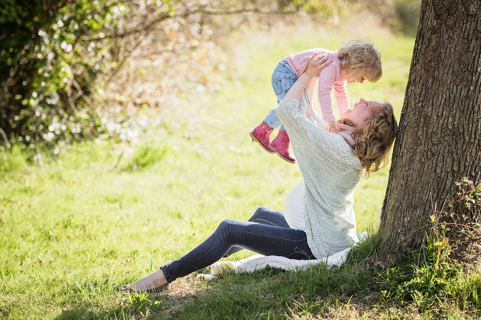 mom and child