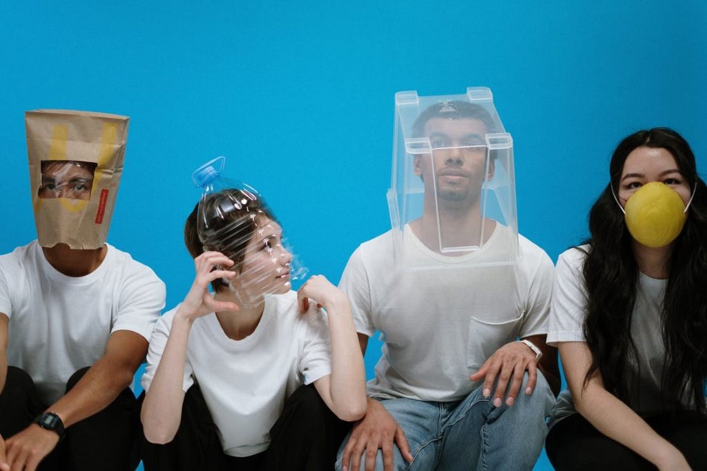 Four people wearing DIY masks to avoid bad breath